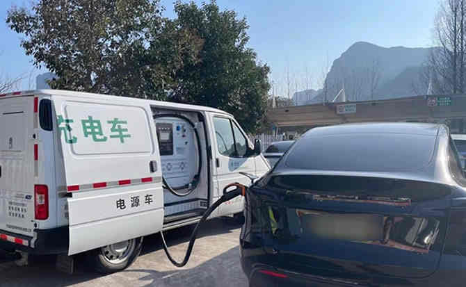 南乐汽车搭电